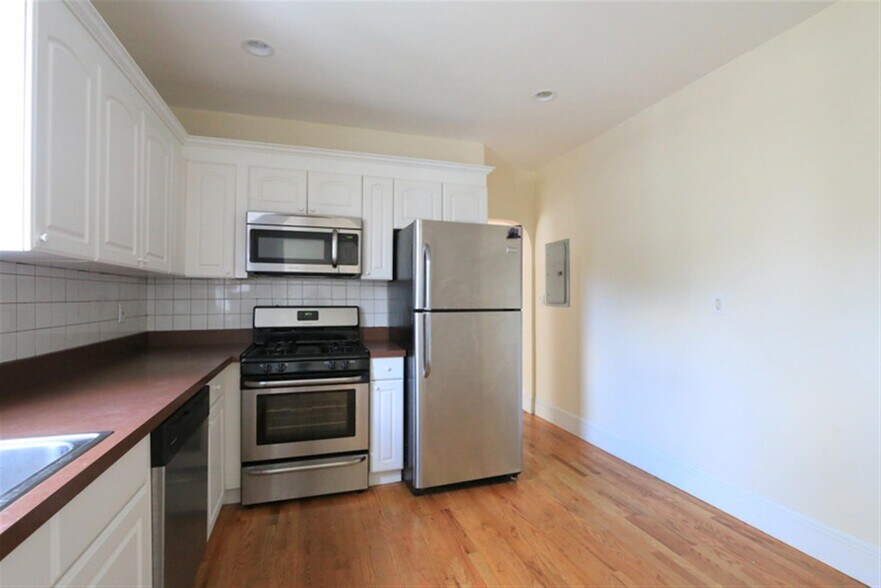 Building Photo - 41 Ossipee Rd