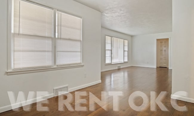 Building Photo - 132 W Jarman Dr