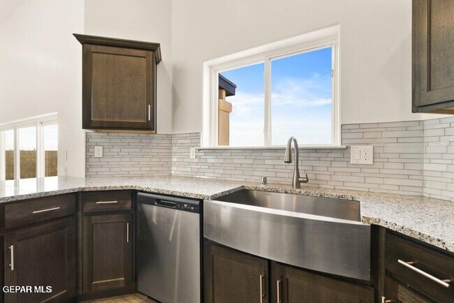 Building Photo - 13349 Cinderford Ave