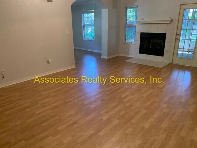 Building Photo - Cute home in Patio Homes of West end!