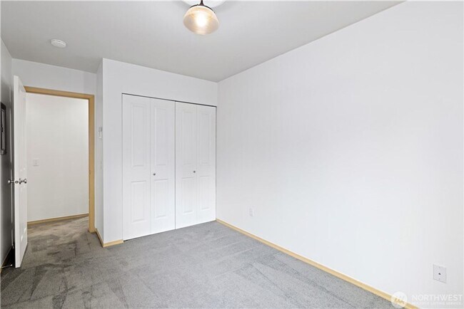 Building Photo - Spacious 3bd/3ba Townhouse