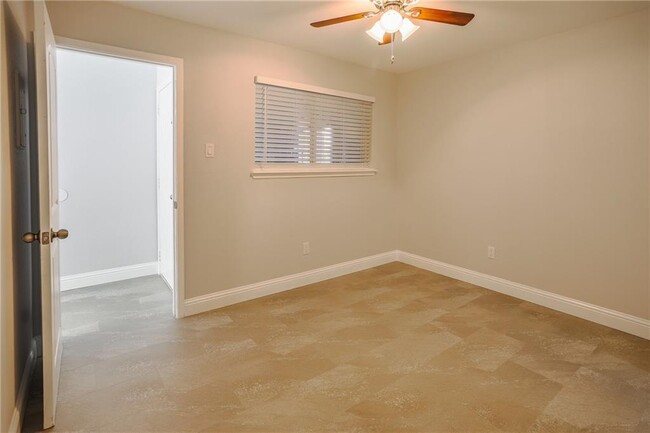 Building Photo - 1840 Burton Dr