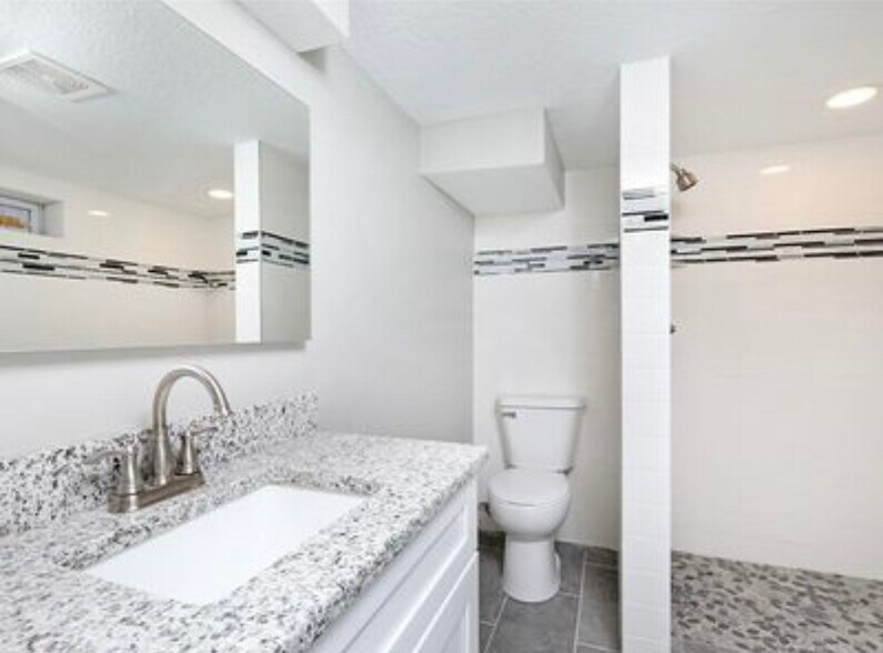 Building Photo - 212 Thornton Ave