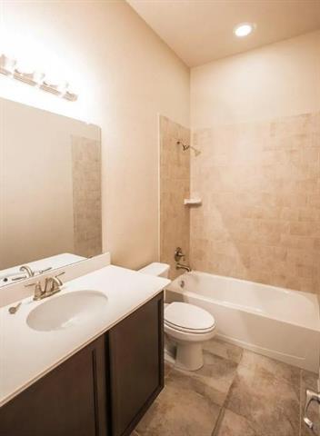 Building Photo - 3700 Hazelhurst Dr