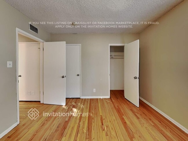 Building Photo - 15040 Valerio St