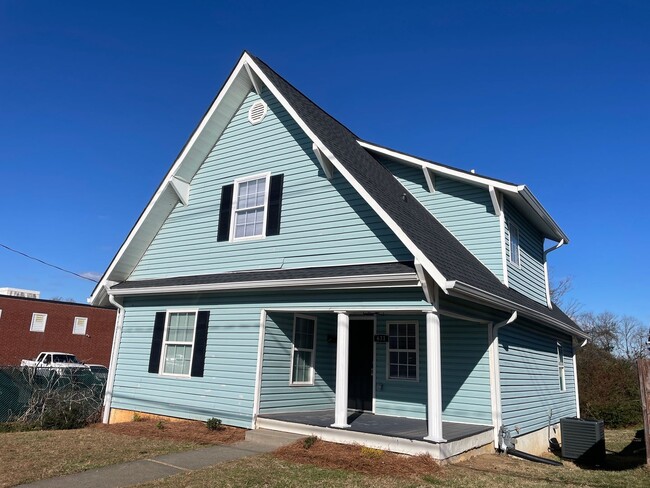 Building Photo - 631 Junia Ave