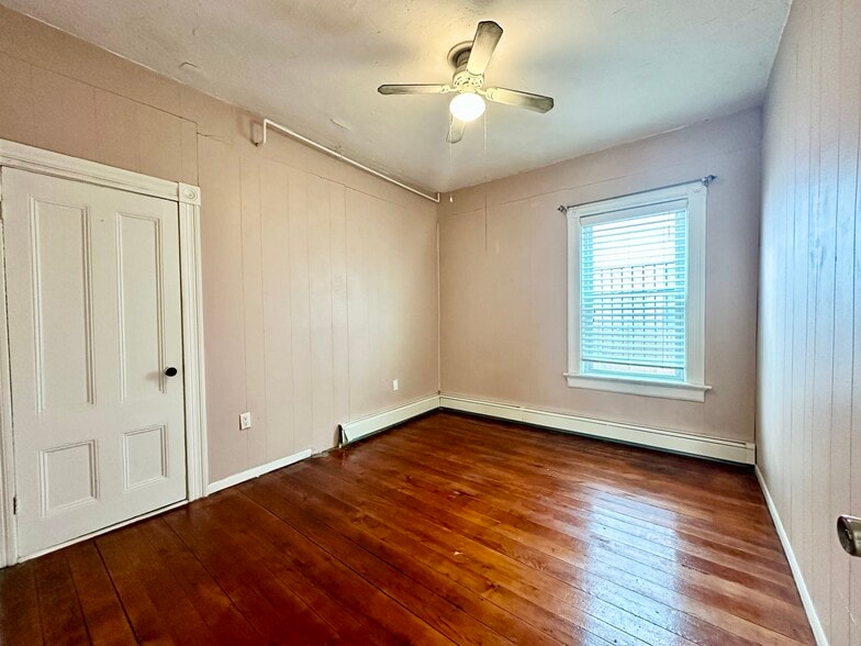 Building Photo - 48 America St