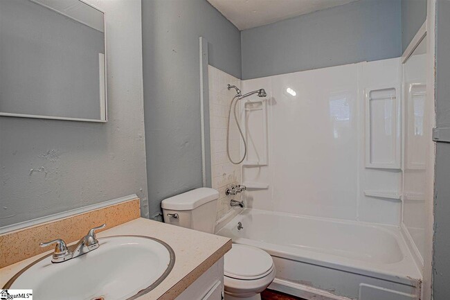 Building Photo - 105 Foster Cir