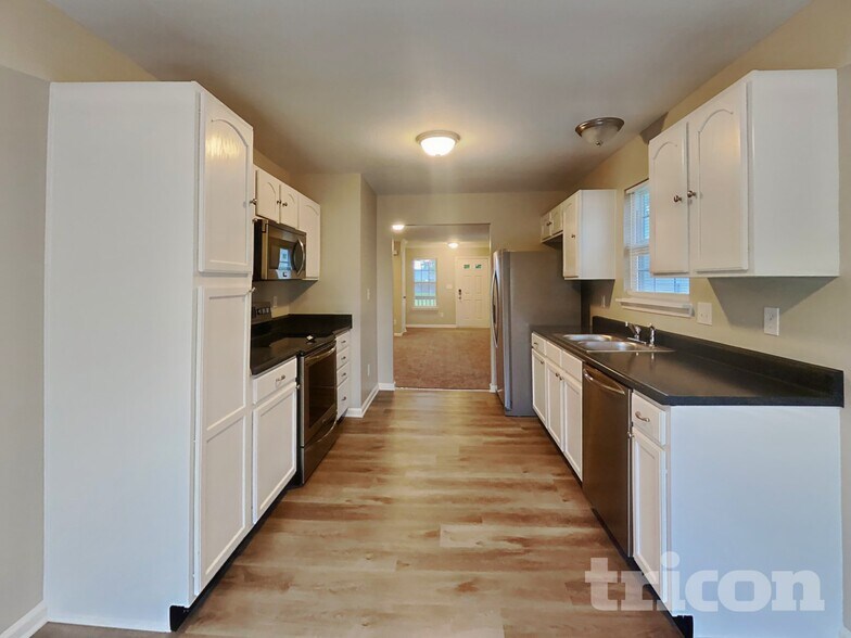 Building Photo - 15436 Dusty Trail