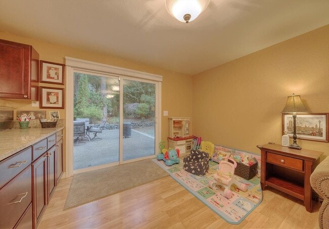 Building Photo - 303 Point Fosdick Pl NW