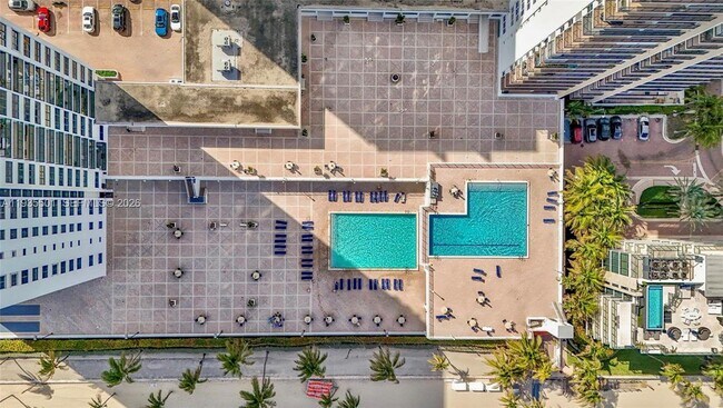 Building Photo - 2101 S Ocean Dr