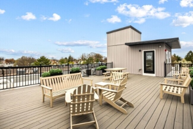 Building Photo - 6155 Ridge Ave