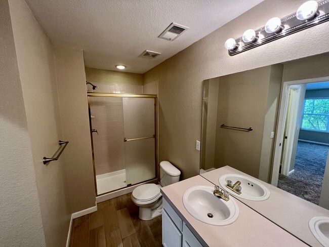 Building Photo - 5225 White Willow Dr