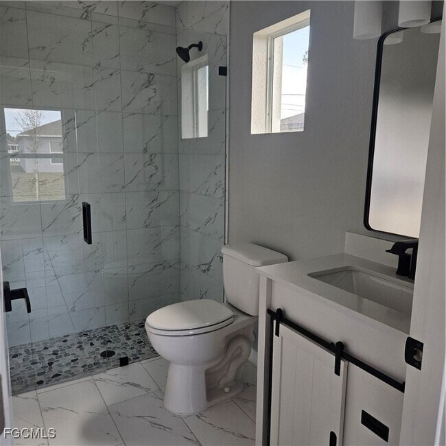 Building Photo - 3610 NE 12th Ave