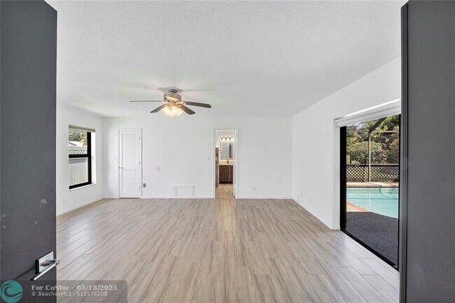 Building Photo - 303 NW 105th Terrace