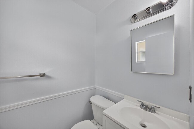 Building Photo - 328 Palos Ct