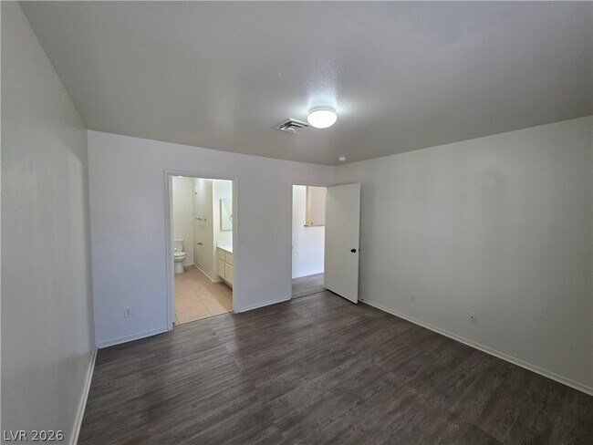 Building Photo - 4865 S Torrey Pines Dr