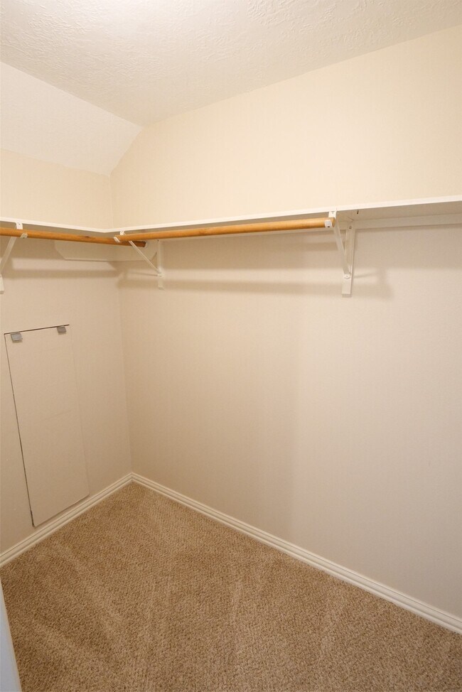 Building Photo - 22719 Sierra Lake Ct