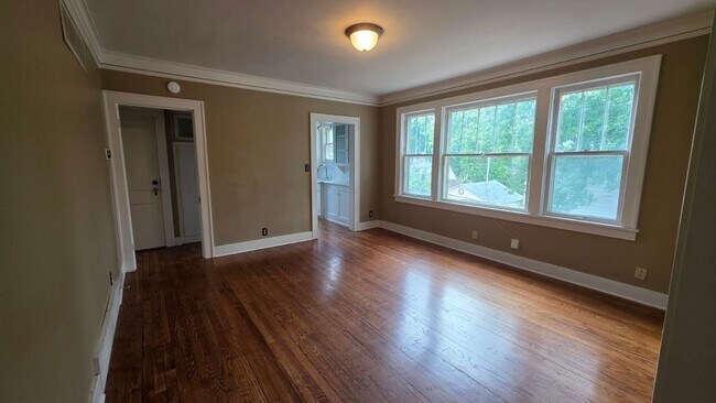 Building Photo - Beautiful 2BR 1BA unit w/ Covered Porch in Downtown Liberty