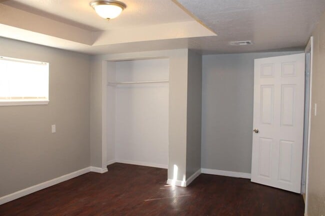 Building Photo - 1712 Thompson Dr