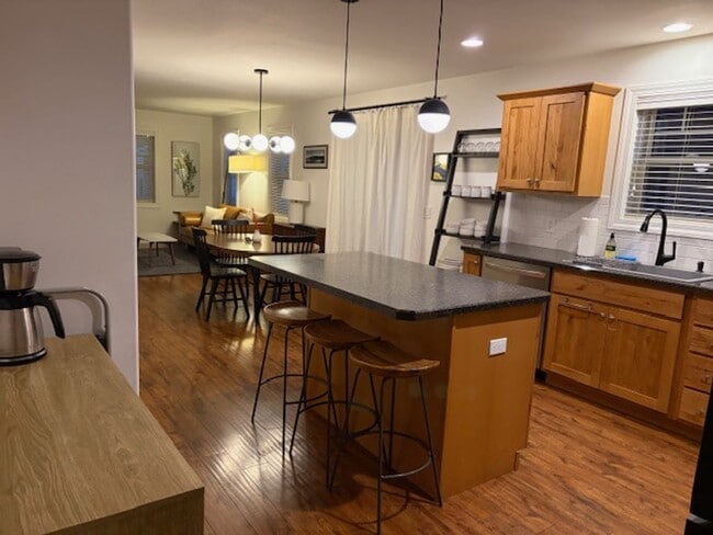 Building Photo - Josephine crossing 4 bedroom cottage