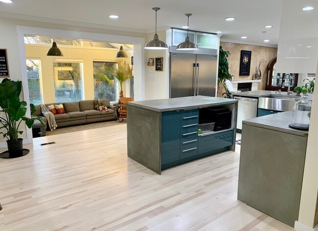 Building Photo - 4453 Fillmore Ave