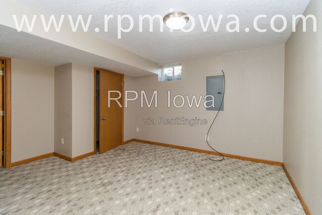 Building Photo - 770 SE Harper Dr