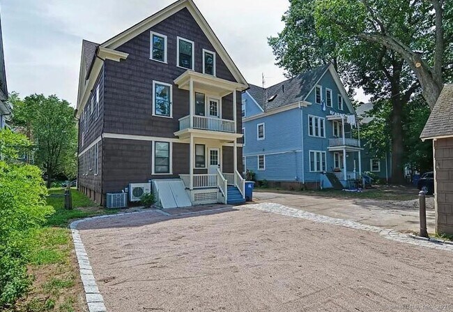 Building Photo - 52 Pendleton St