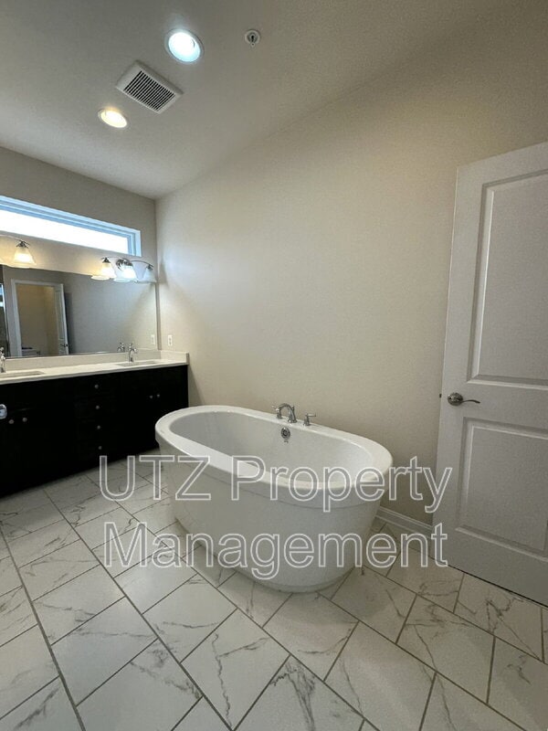 Building Photo - 967 Holden Rd