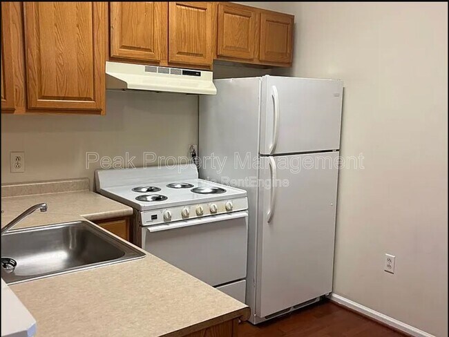 Building Photo - 6 W Main St