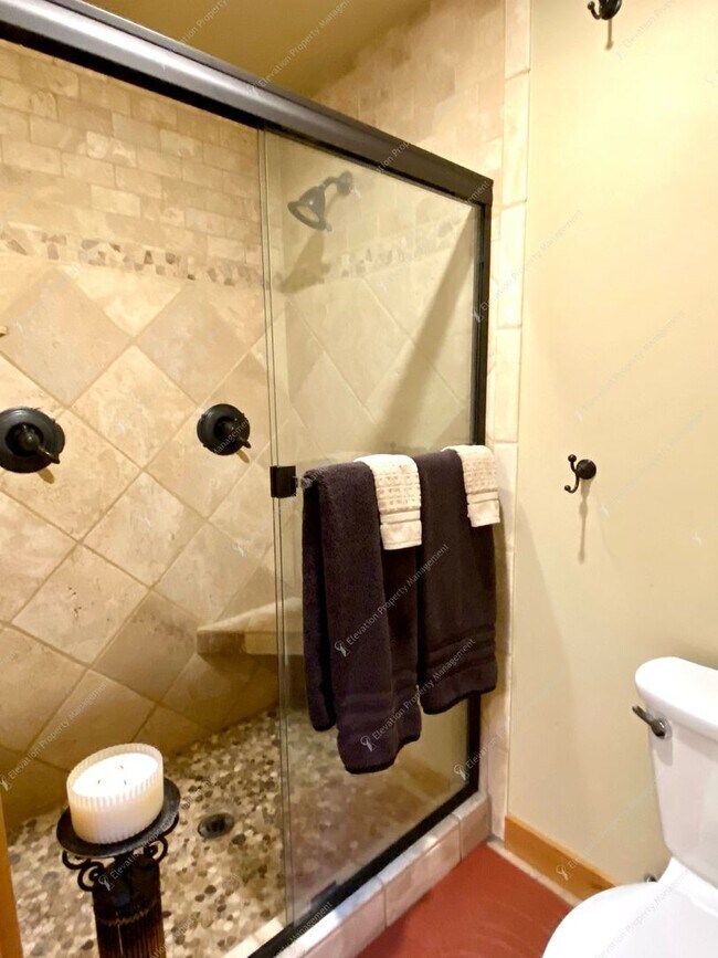 Building Photo - *Coming Soon* Charming Old Bend Rental | 3...