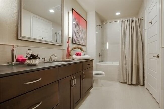 Building Photo - 216 Barton Springs Rd