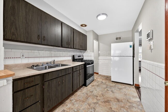 Building Photo - 1414 Comet Dr