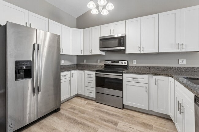 Building Photo - 1070 N 170th Ave