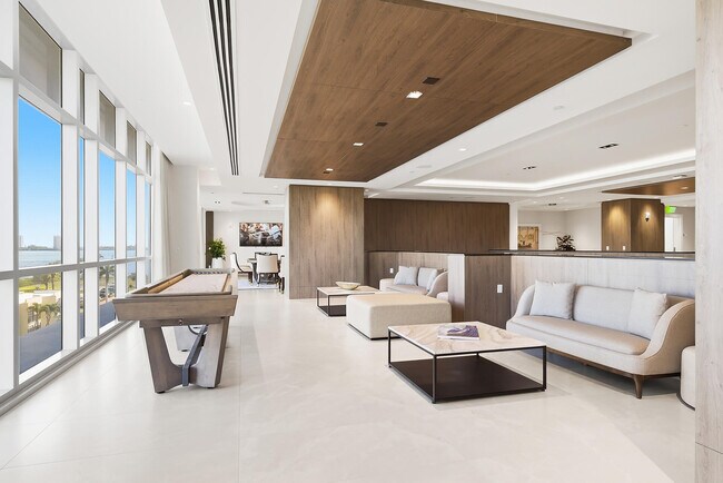 Building Photo - 220 Lake Shore Dr