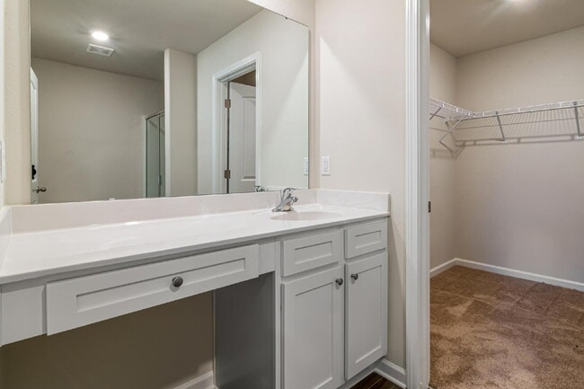 Building Photo - Available on July 10! Modern Comfort Meets Outdoor Adventure – Stunning 1-Story Home Near Downtow...