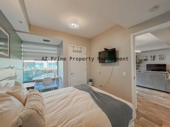 Building Photo - 7137 E Rancho Vista Dr