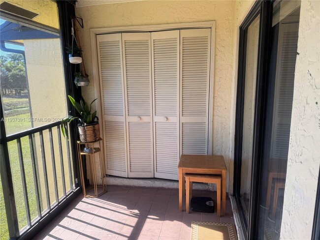 Building Photo - 4712 Lucerne Lakes Blvd E