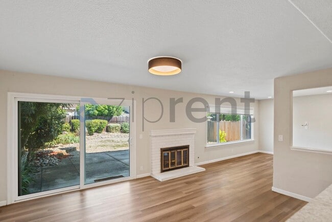 Building Photo - 2472 Camino de Jugar