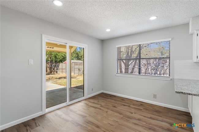 Building Photo - 101 N Kings Canyon Dr