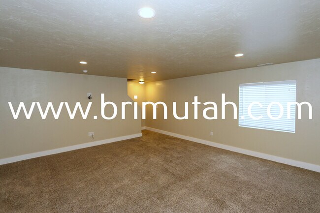 Building Photo - 14547 S Edgemere Dr