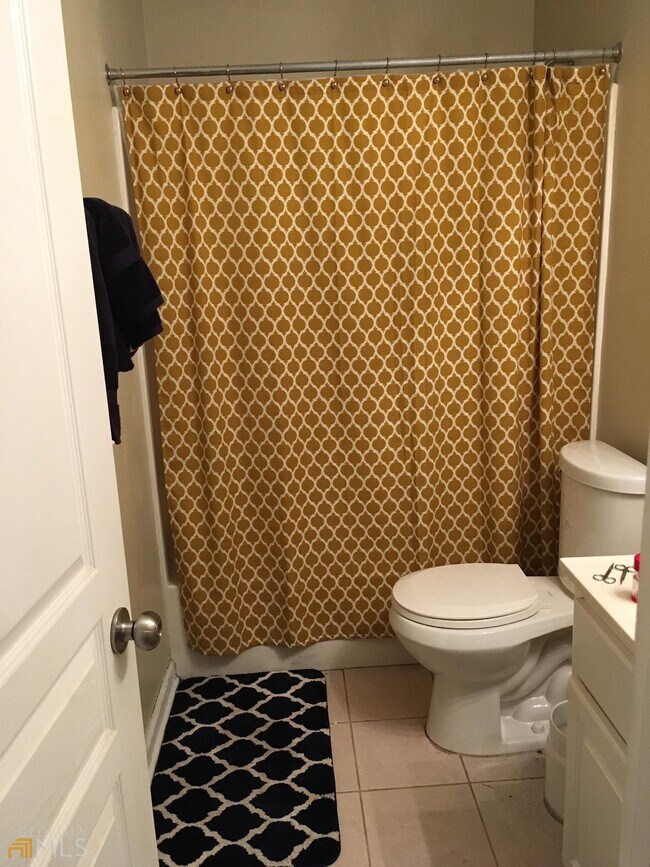 Building Photo - 490 S Barnett Shoals Rd