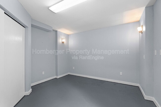 Building Photo - 3807 S Woodward Rd