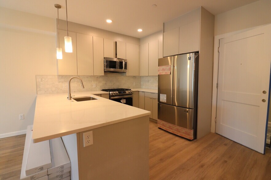 Building Photo - 458 Washington St