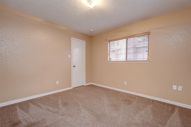 Building Photo - 6030 Gallant Forest Dr