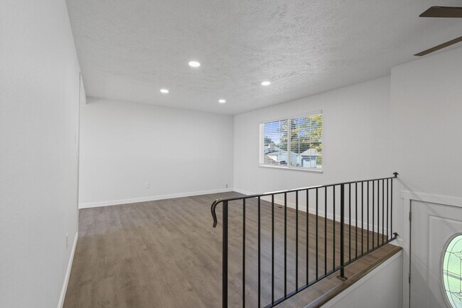 Building Photo - 220 N Hodges Rd