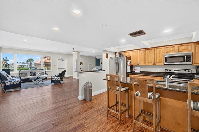 Building Photo - 736 Island Way