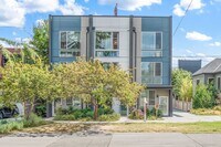 Building Photo - Luxury 2 Bed | 2 Bath Ballard Townhome with Private Rooftop Deck