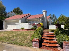 Building Photo - Gorgeous Single Story Home in The Coveted Valencia Summit Community!