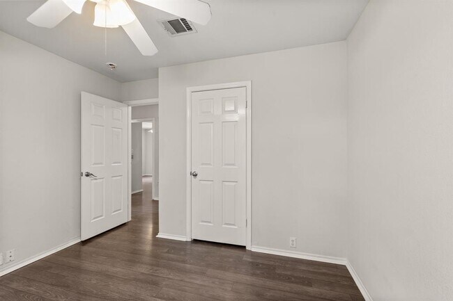 Building Photo - 2036 Kaiser Dr